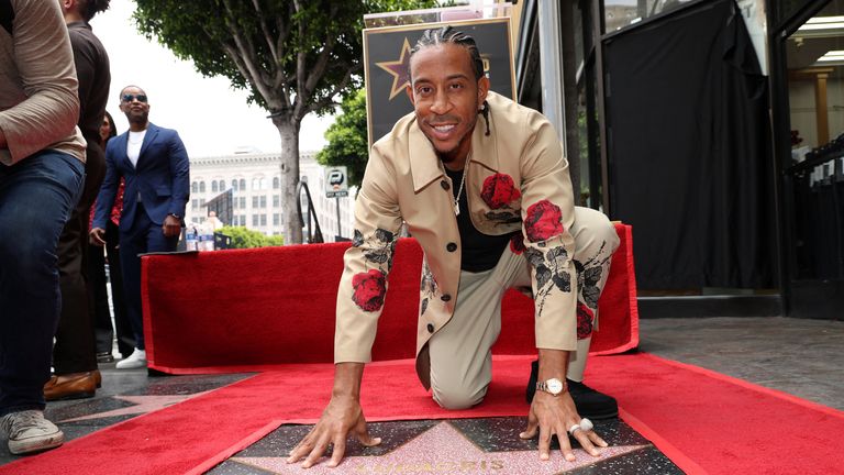 Rapçi Ludacris, 18 Mayıs 2023'te ABD'nin Los Angeles kentindeki Hollywood Walk Of Fame'de yıldızını açıklıyor. REUTERS/Mario Anzuoni