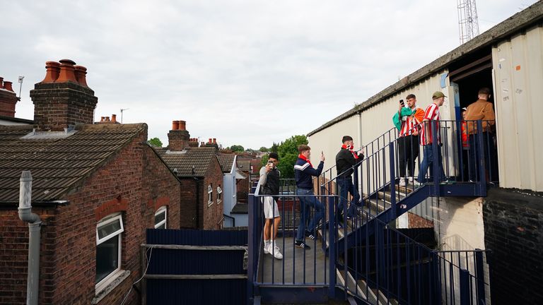 Sunderland fans make their way into the ground before the Sky Bet Championship play-off semi-final second leg match at Kenilworth Road, Luton. Picture date: Tuesday May 16, 2023.