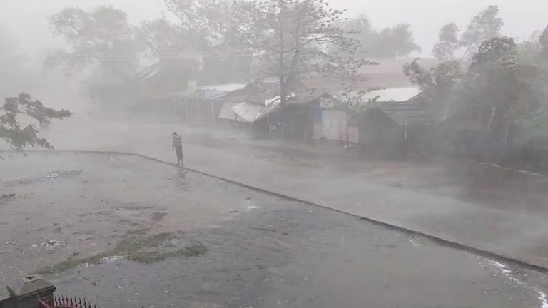 Strong winds and heavy rain at ThekayPyin Rohingya camp in Sittwe