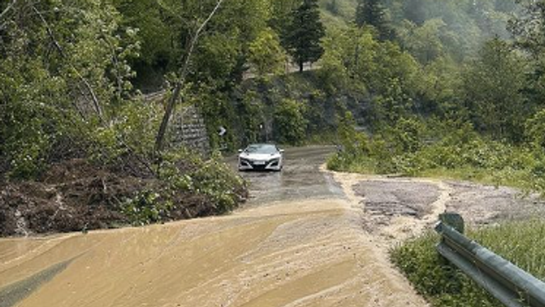 Formula One driver Nyck de Vries said he struggled to get out of the deadly flooding in northern Italy after this week&#39;s Emilia-Romagna Grand Prix was cancelled.