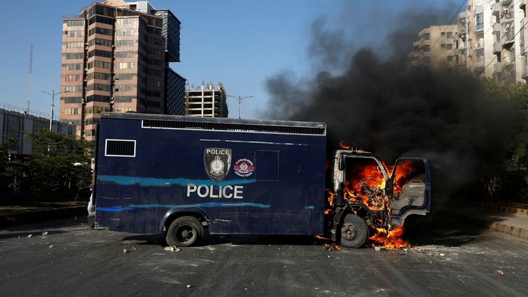 A police vehicle burns during a protest by supporters of former Pakistani Prime Minister Imran Khan after his arrest, in Karachi, Pakistan May 9, 2023. REUTERS/Akhtar Soomro