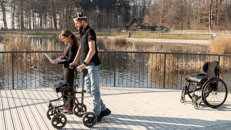 Paralysed man walks again thanks to &#39;digital bridge&#39; that wirelessly reconnects brain and spinal cord