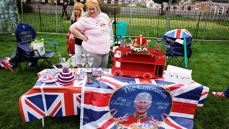 A royal fan attends a picnic while waiting for a coronation concert at Windsor Castle, in Windsor, Britain May 7, 2023. REUTERS/Clodagh Kilcoyne