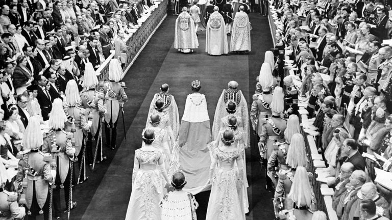 Queen Elizabeth leaves Westminster Abbey