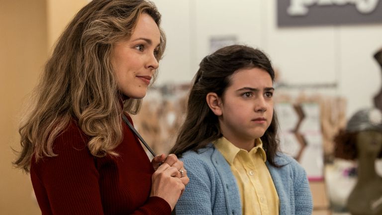 Rachel McAdams and Abby Ryder Fortson in Are You There, God? It&#39;s Me, Margaret. Pic: Lionsgate UK