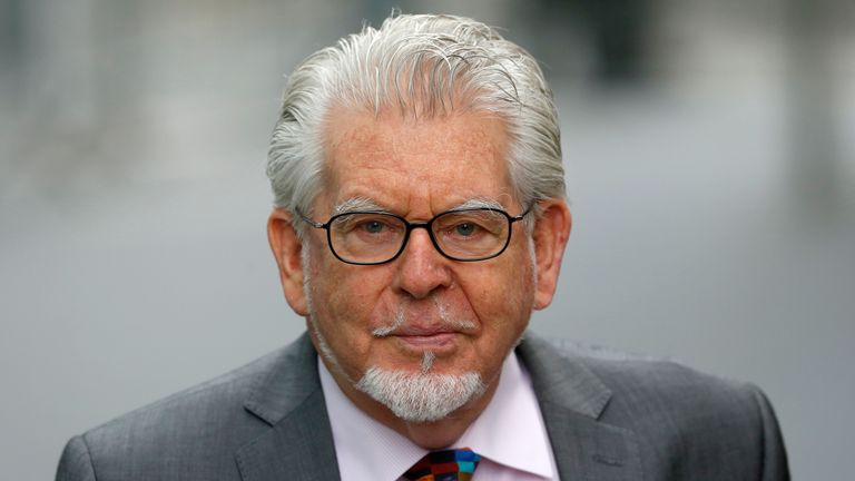 Entertainer Rolf Harris arrives at Southwark Crown Court in London May 9, 2014. Harris is charged with indecent assault, and denies the charges. REUTERS/ Olivia Harris (BRITAIN - Tags: CRIME LAW SOCIETY)
