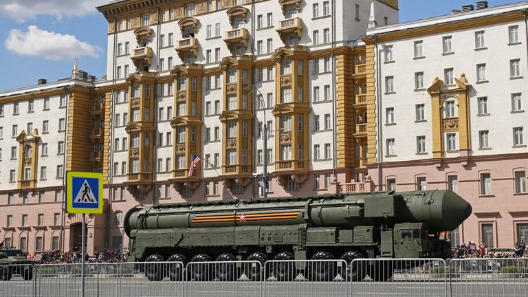 A Russian Yars intercontinental ballistic missile system passes the US Embassy after a military parade on Victory Day, which marks the 78th anniversary of the victory over Nazi Germany in World War II, in Moscow, Russia Russia, May 9, 2023. REUTERS / Tatyana Makeyeva