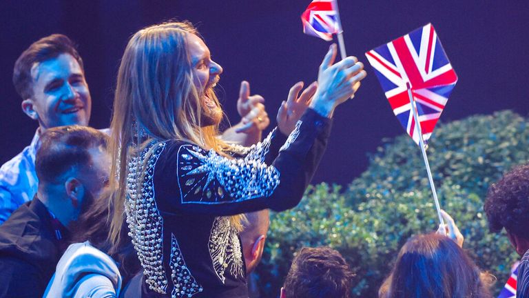 15 May 2022, Italy, Turin: The team around Sam Ryder from Great Britain during the scoring in the final of the Eurovision Song Contest (ESC). The international music competition is being held for the 66th time. In the final are 25 songs of originally 40 music entries. Germany came in last place. Photo by: Jens B&#39;ttner/picture-alliance/dpa/AP Images