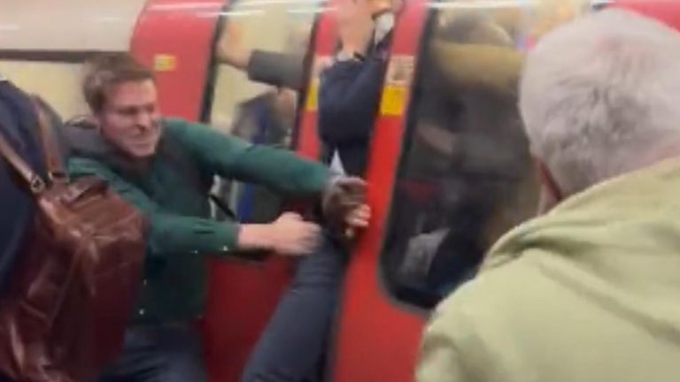 Passengers smash glass on tube at clapham common to escape smoke