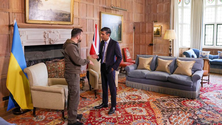 Prime Minister Rishi Sunak meets Volodymyr Zelenskyy.  Picture by Simon Dawson / No 10 Downing Street