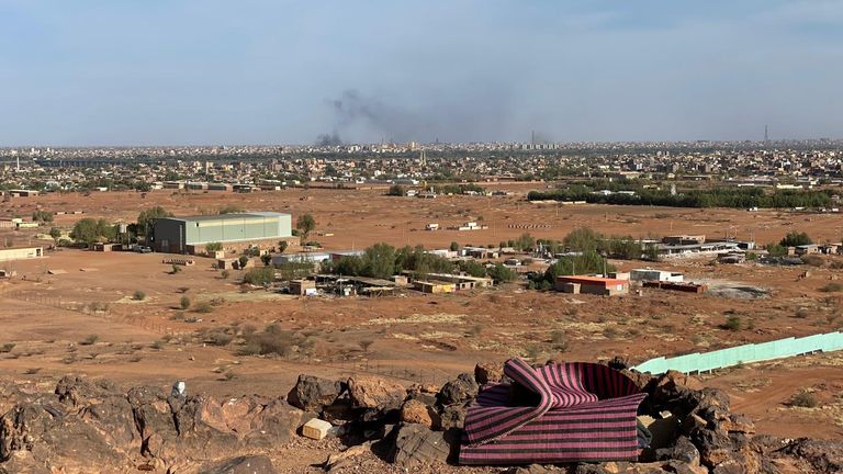 Smole billows over Khartoum as fighting continues in residential neighbourhoods