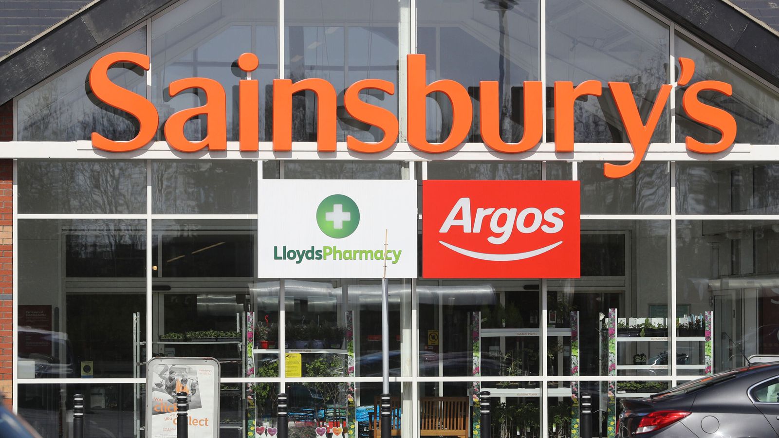 Les affirmations de Sainsbury’s séduisent les discounters en augmentant ses prévisions de bénéfices |  Actualité économique
