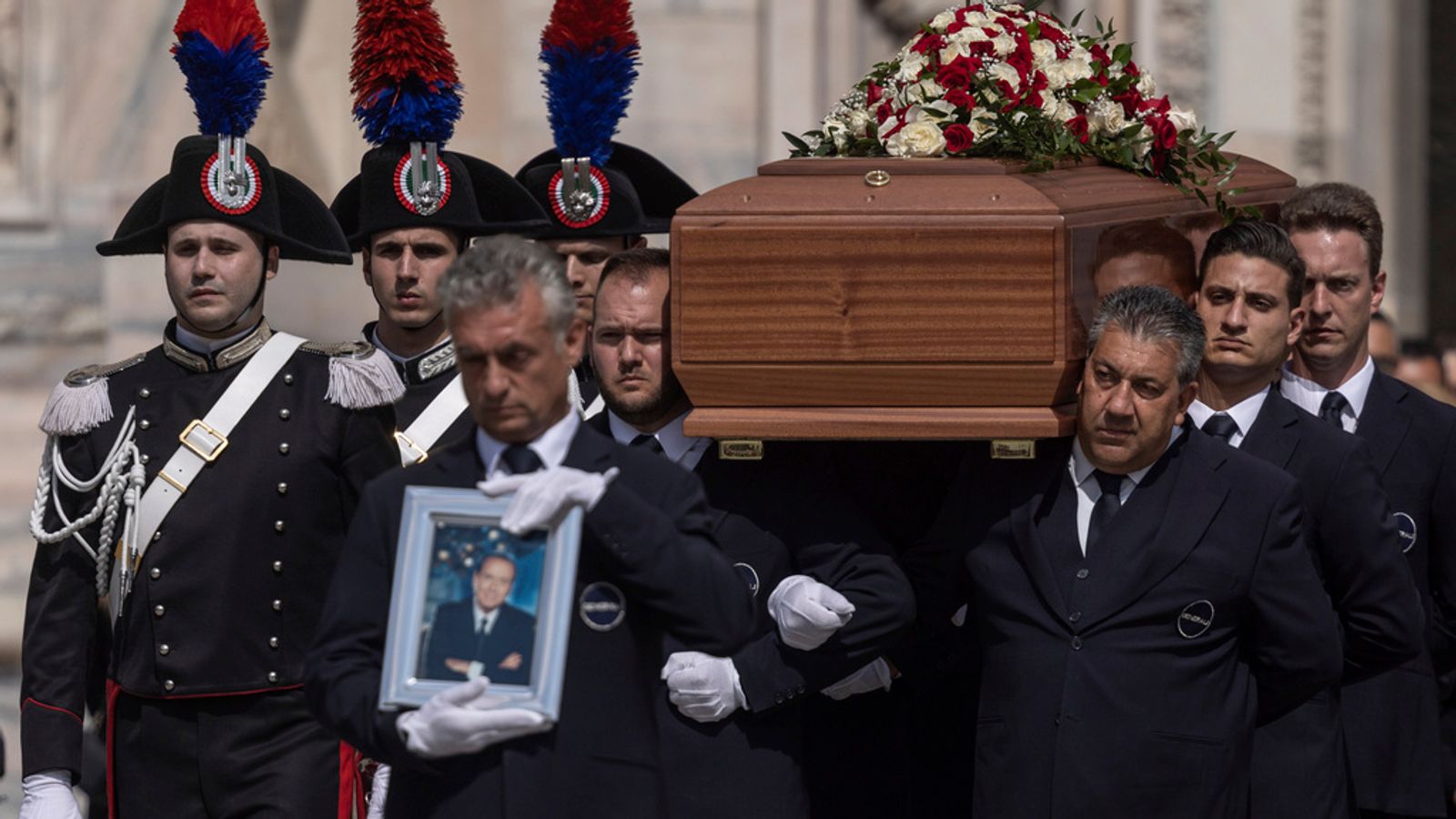 Silvio Berlusconi: Thousands pay final respects to former Italian prime ...