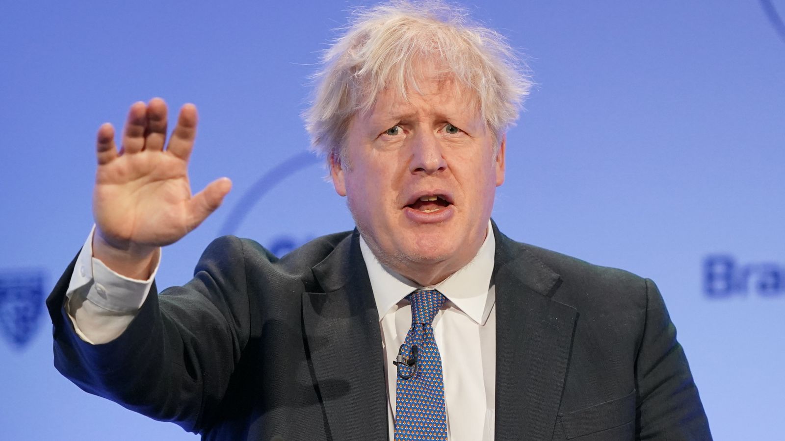 Boris Johnson denied special access to parliament as MPs endorse report which said he lied
