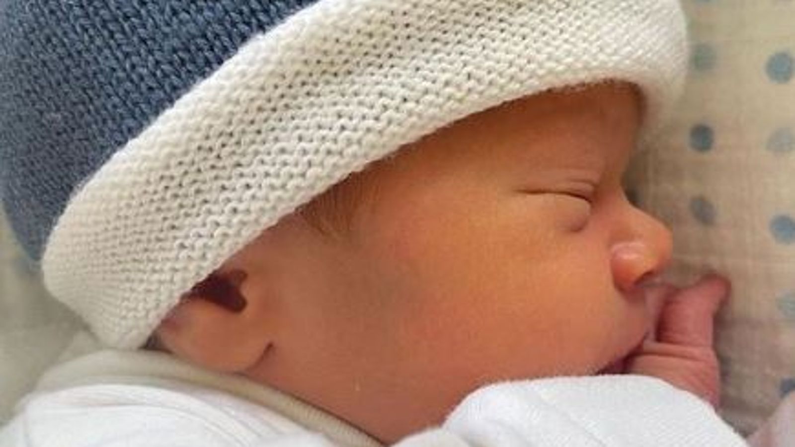 Princess Eugenie publicizes beginning of second baby