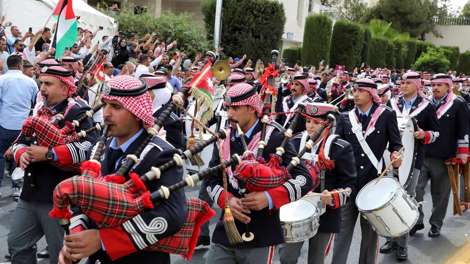 Prince William And Kate Surprise Guests At Jordan Royal Wedding 