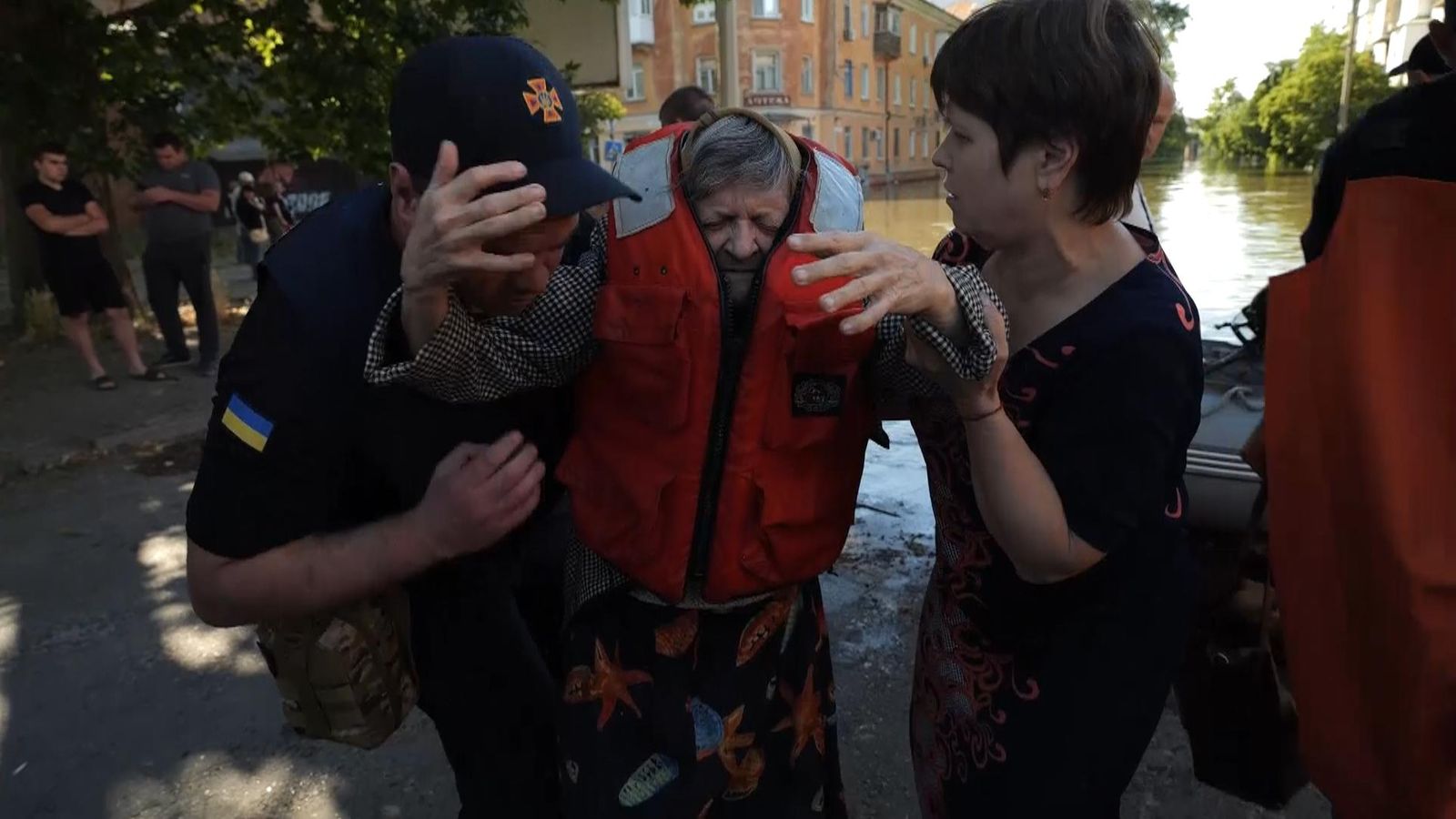 Elderly Ukrainians weep after escaping floodwaters and Russian fire