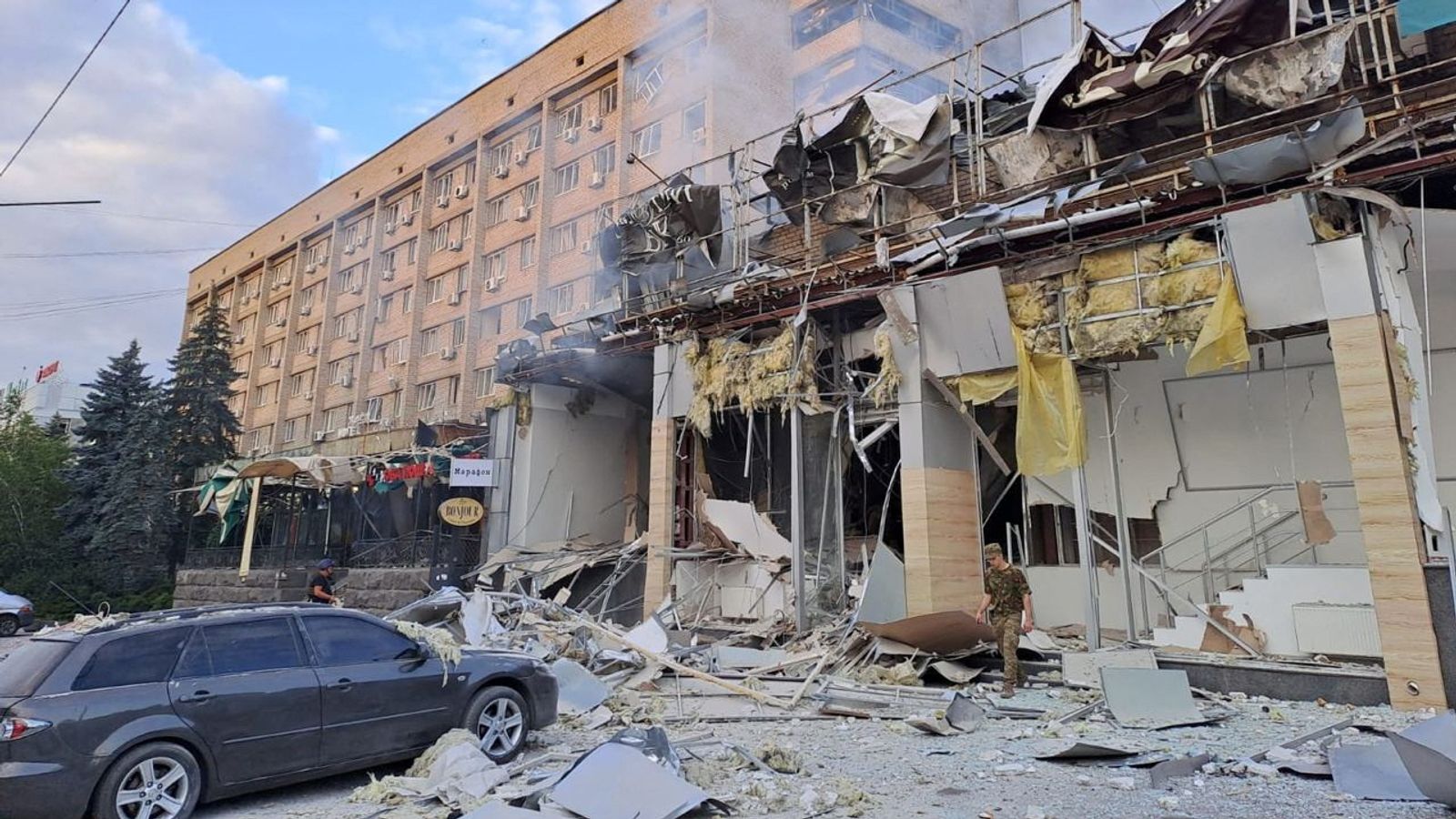 Russian strikes kill four in Kramatorsk as Ukraine hits oil sites