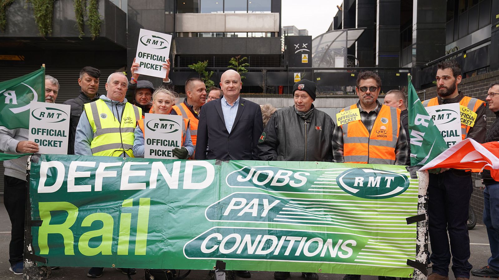 Train strikes: Commuters warned to expect disruption as 20,000 rail workers stage walkout in ongoing pay row