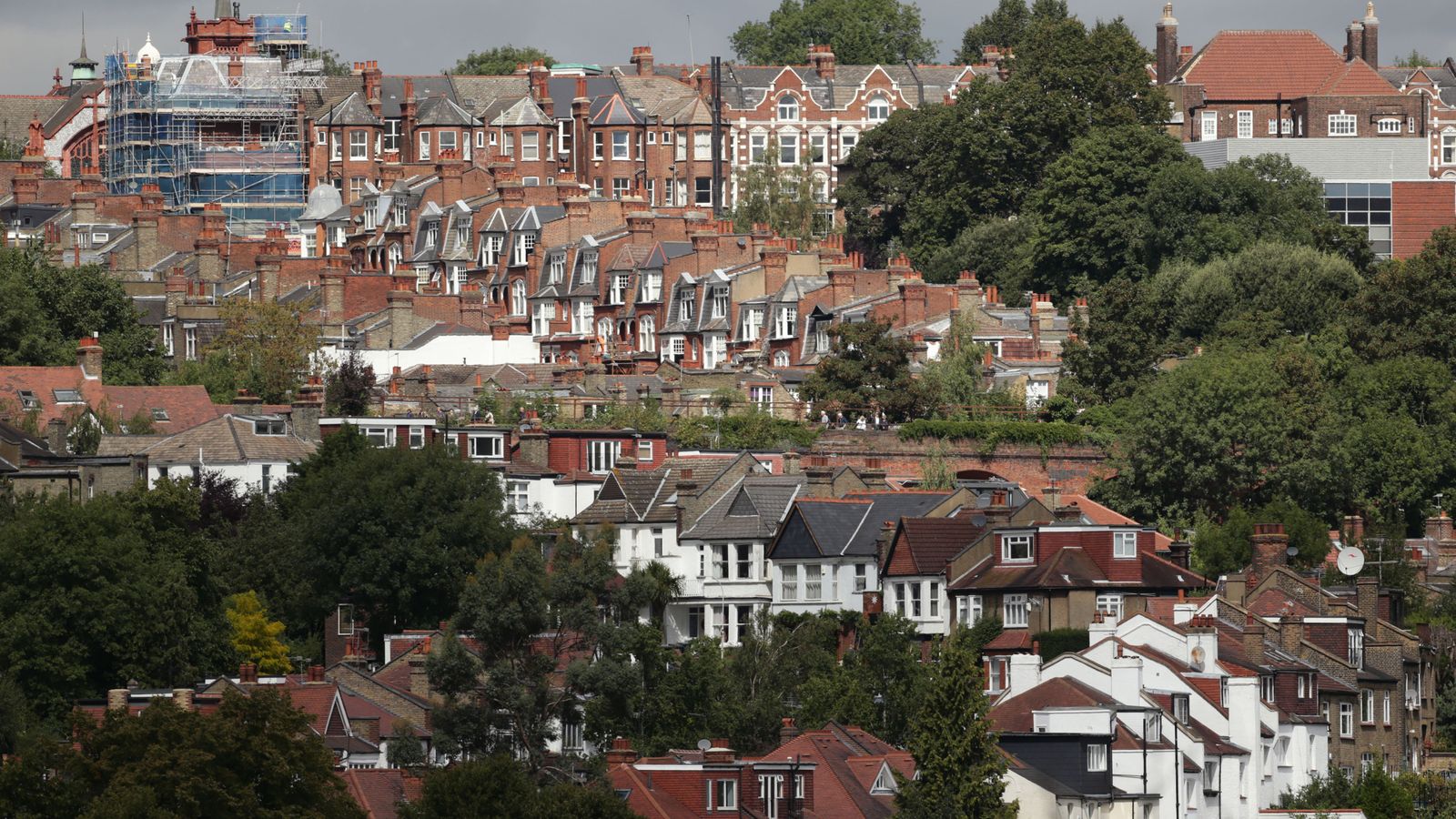 Annual mortgage repayments set to rise by £2,900 on average next year, says think tank