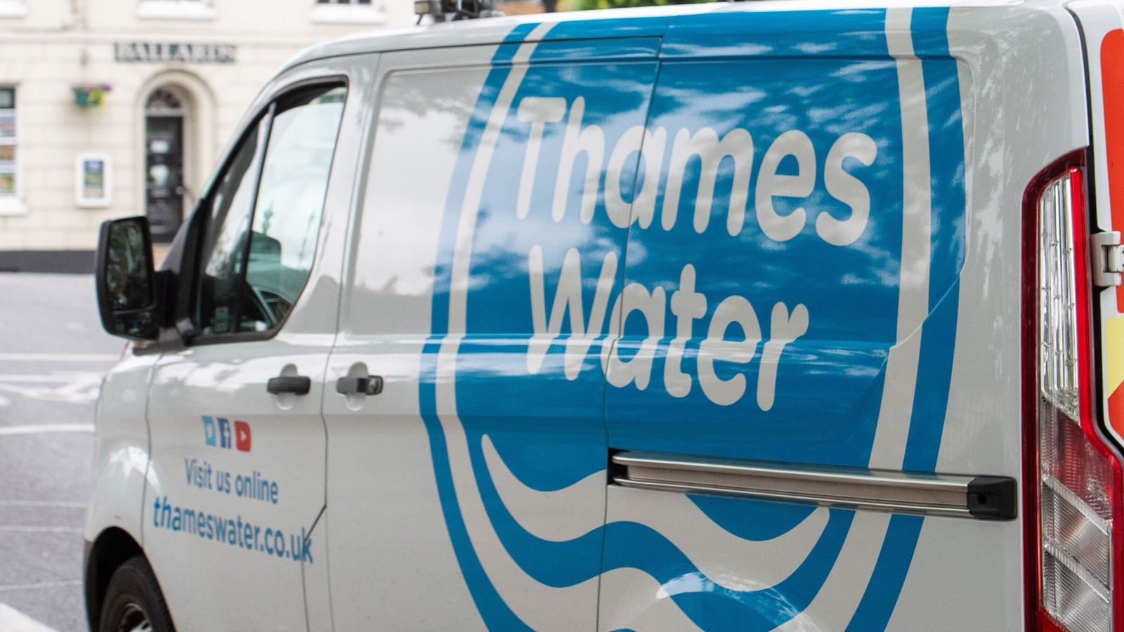 Thames Water races to secure investor backing ahead of delayed accounts