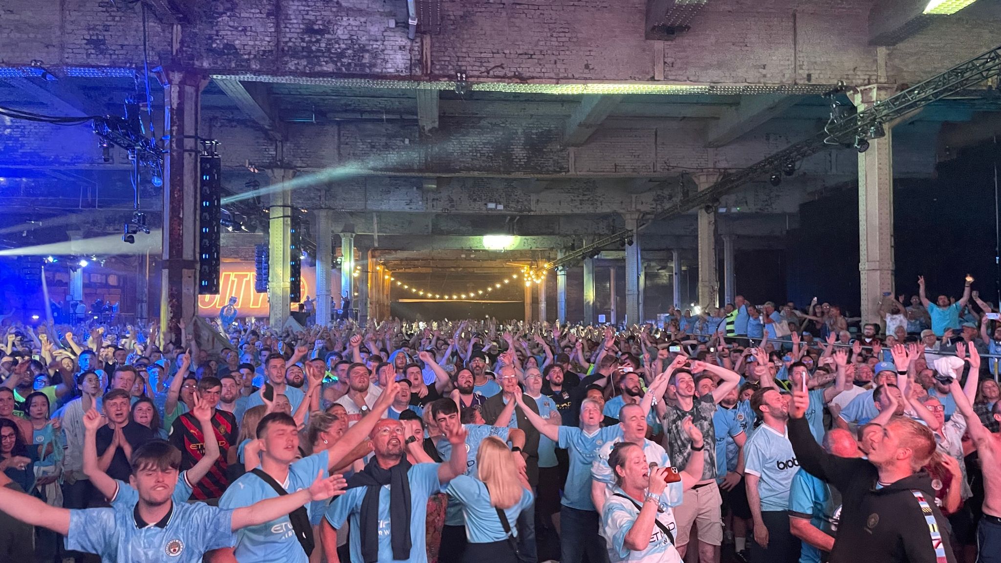 6 000 City Fans Gathered In Manchester To Watch The Champions League we-won-the-champions-league-youtube