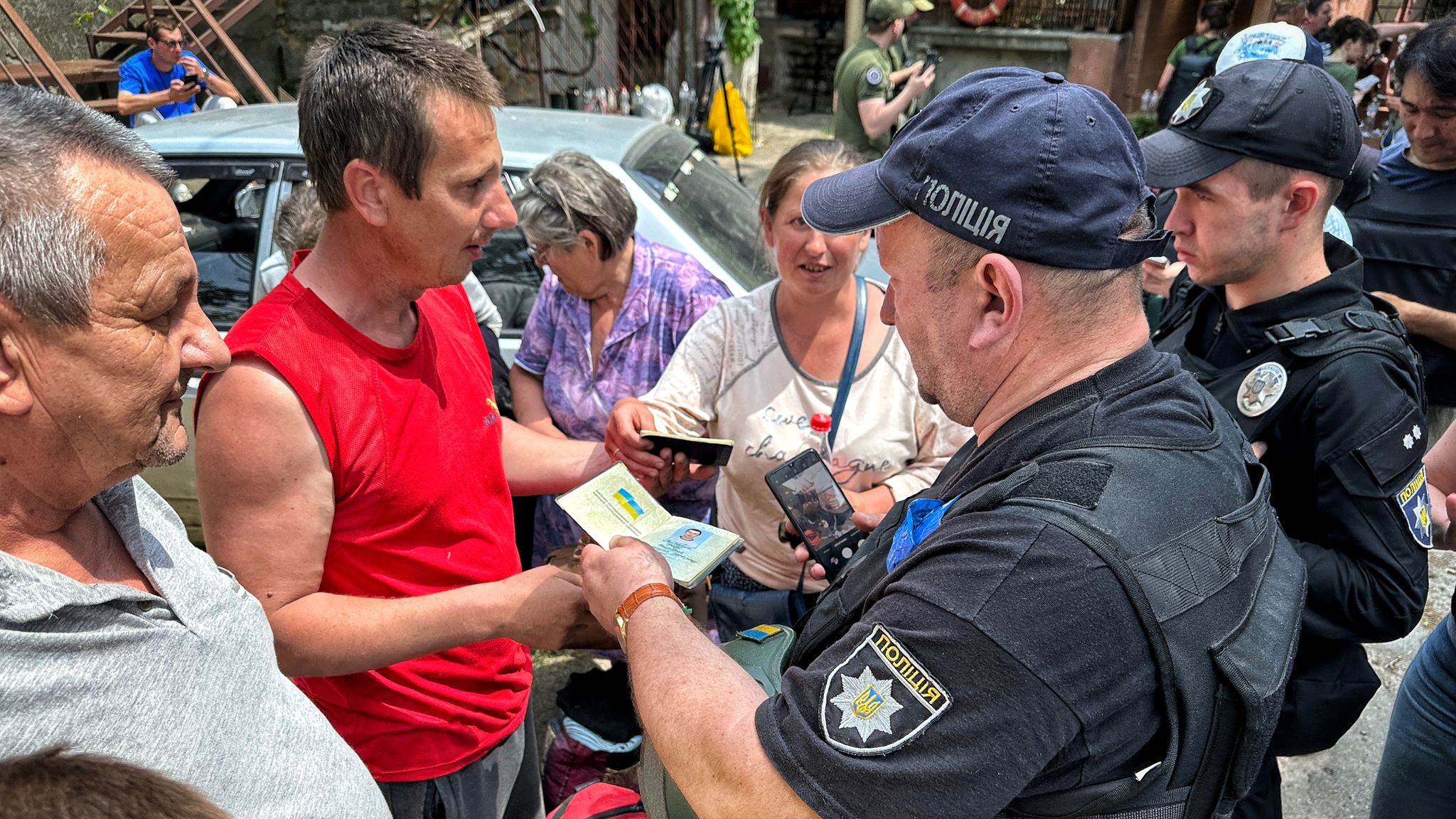 ukraine-war-inside-kherson-s-flood-zone-desperate-evacuees-are