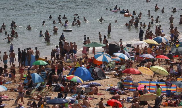 UK weather: Amber heat alert issued as temperatures set to hit 31C in some areas - Vimarsana News
