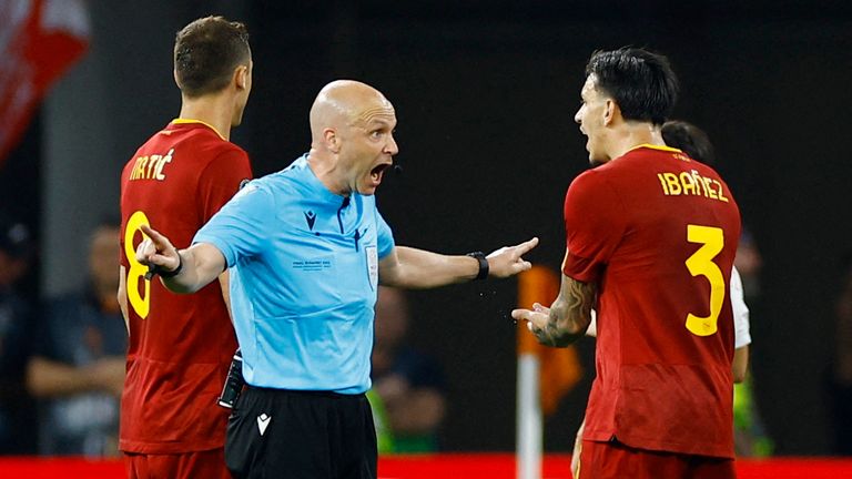 Referee Anthony Taylor reacts to AS Roma&#39;s Roger Ibanez 
