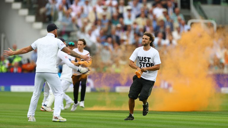 Cricket - Ashes - Second Test - England v Australia - Lord&#39;s Cricket Ground, London, Britain - June 28, 2023 England&#39;s Ben Stokes tries to stop a just stop oil protester Action Images via Reuters/Matthew Childs