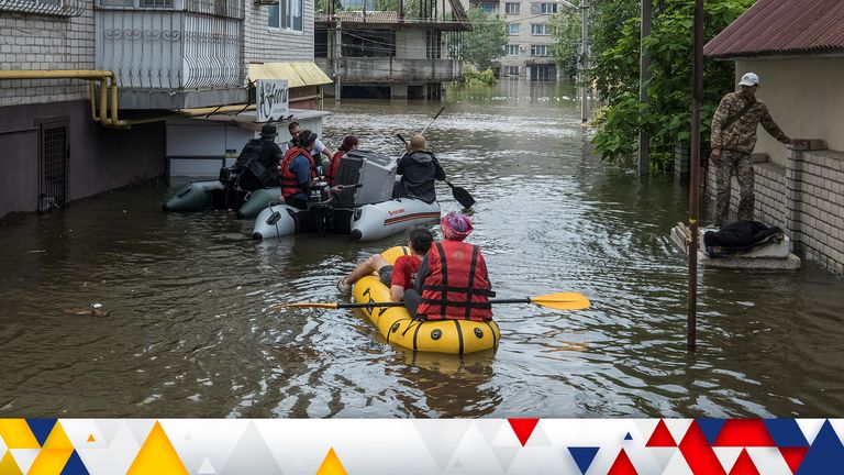 Local residents sail on boats at a flooded street during an evacuation from a flooded area after the Nova Kakhovka dam breached, amid Russia&#39;s attack on Ukraine, in Kherson, Ukraine June 8, 2023. REUTERS/Vladyslav Musiienko