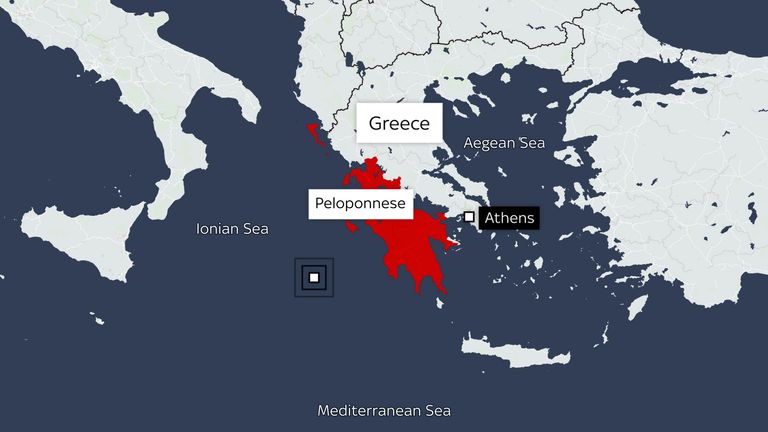 Migrant boat sinks off Greece