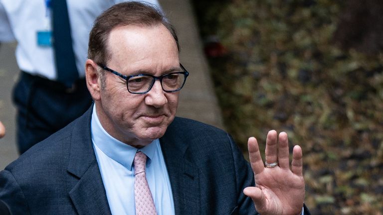 Actor Kevin Spacey arrives at court to stand trial accused of s3x offences