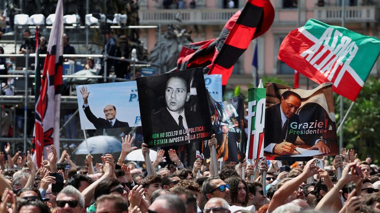 People gather outside the Duomo Cathedral on the day of the funeral of former Italian Prime Minister Silvio Berlusconi, in Milan, Italy June 14, 2023. REUTERS/Claudia Greco
