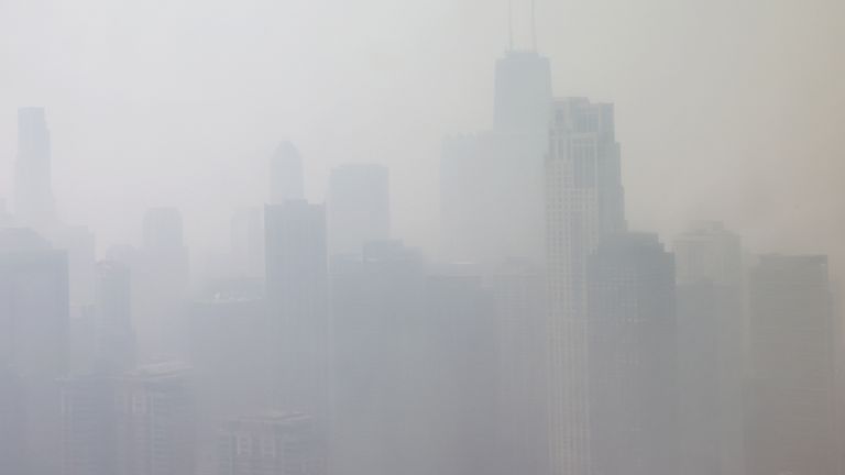 Smoky haze from the wildfires in Canada blankets Chicago, Illinois, U.S., June 28, 2023. REUTERS/Leah Millis

