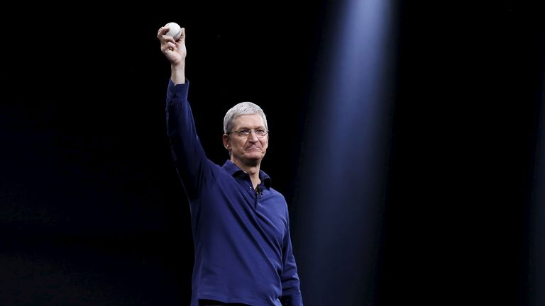 Apple CEO Tim Cook holds a baseball as he delivers his keynote address at the Worldwide Developers Conference in San Francisco, California June 8, 2015. REUTERS/Robert Galbraith