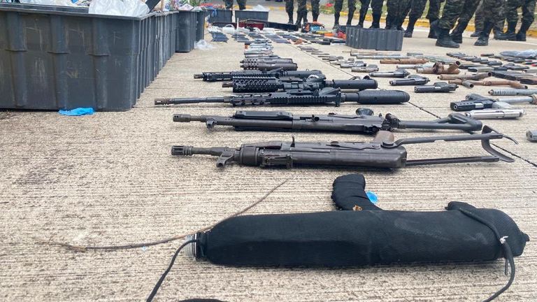 Weapons are displayed after being seized by members of the Military Police of Public Order after the Honduras Armed Forces took over the control of the prisons nationwide as part of the "Fe y Esperanza" operation, in this handout picture released on June 26, 2023. Honduras Armed Forces/Handout via REUTERS THIS IMAGE HAS BEEN SUPPLIED BY A THIRD PARTY. NO RESALES. NO ARCHIVES
