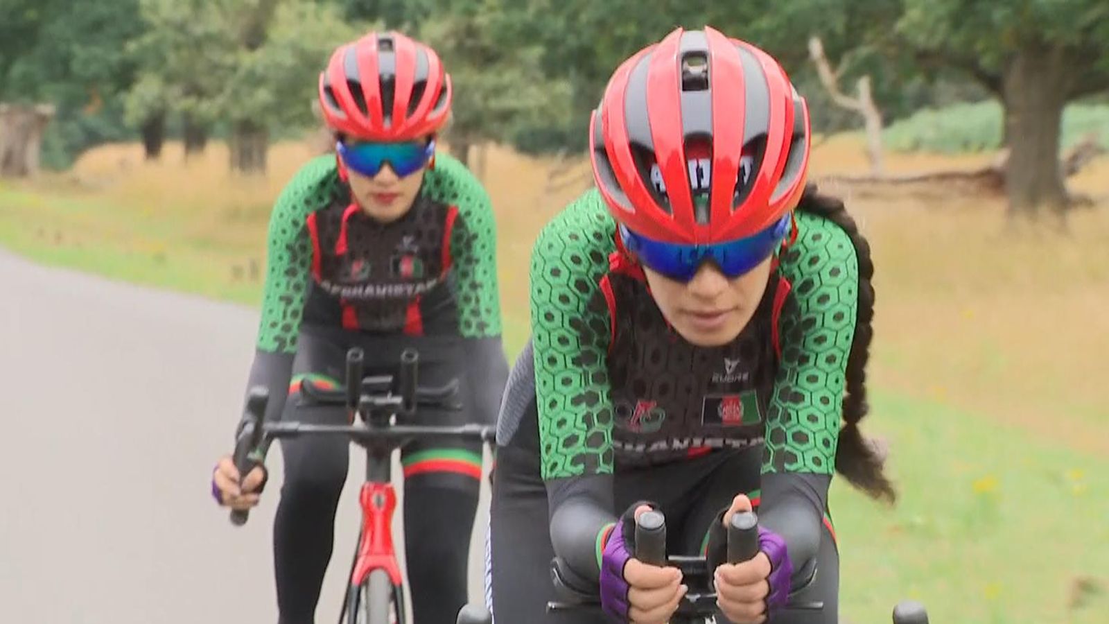 Афганистански жени, които избягаха от талибаните, за да създадат история на Световното първенство по колоездене на UCI в Глазгоу
