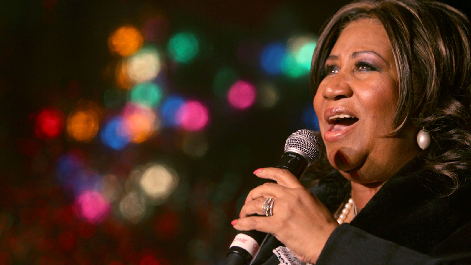 Aretha Franklin note that was found under her sofa is legal will, jury rules