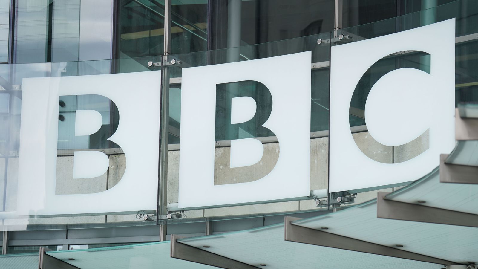 BBC presenter should only be named after 'full' investigation, says justice secretary