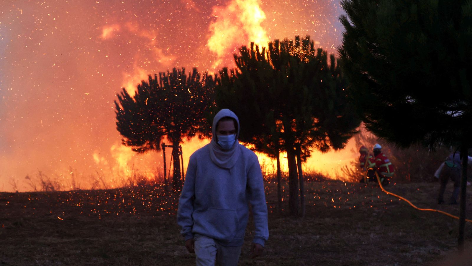 Wildfires - latest: 600 firefighters rush to Portuguese wildfire near holiday town; fire near Dubrovnik 'detonates landmines' - Vimarsana News