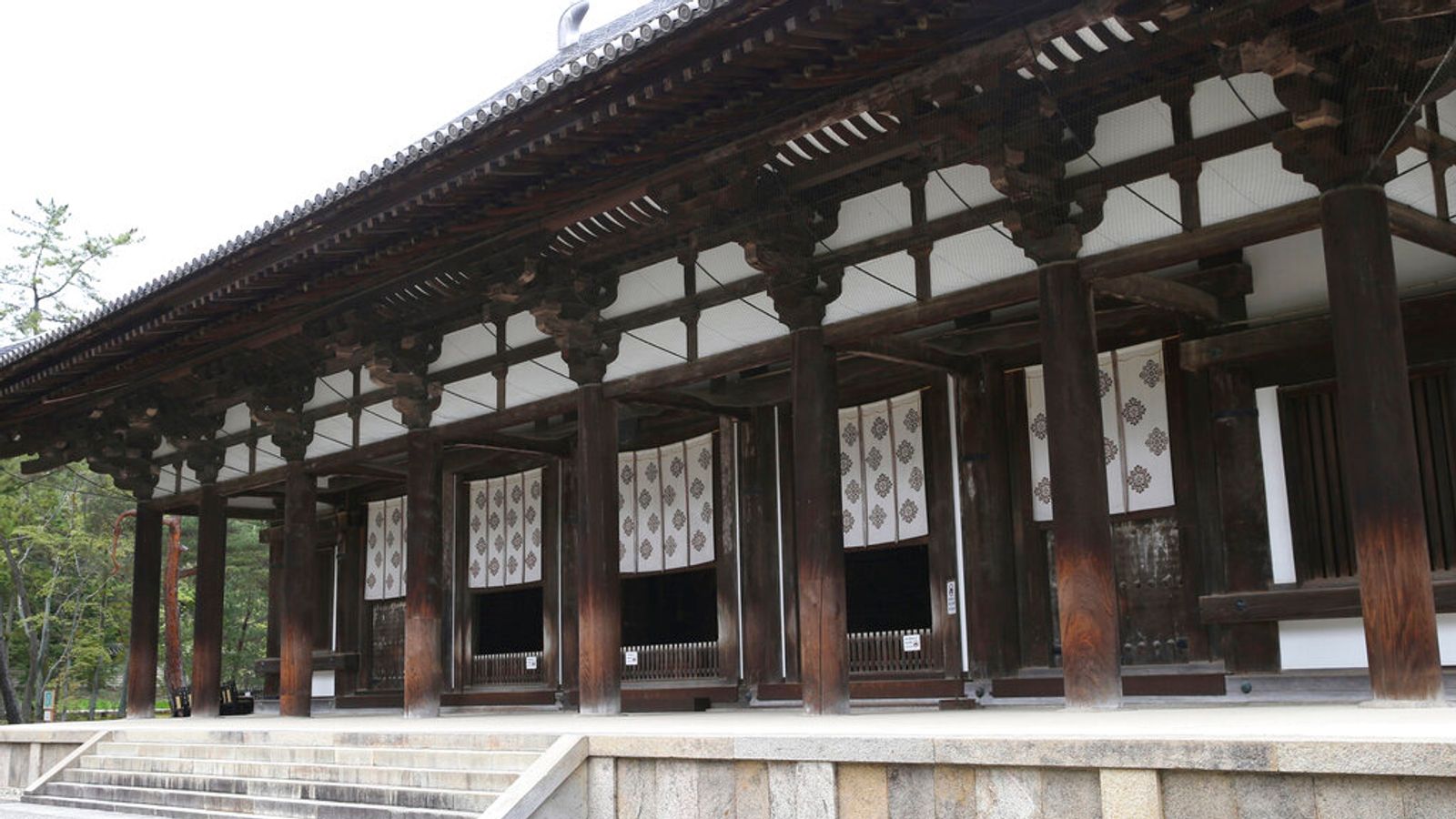 Un adolescent grave son propre nom sur un pilier d’un temple du 8ème siècle au Japon |  Nouvelles du monde