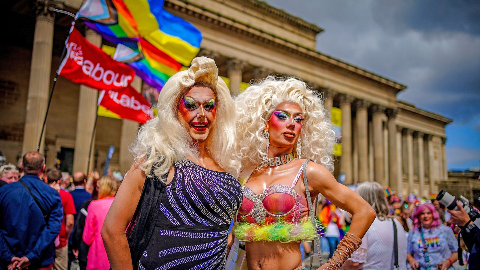 ЛГБТ+ украинци пътуват до Ливърпул за Прайд марш