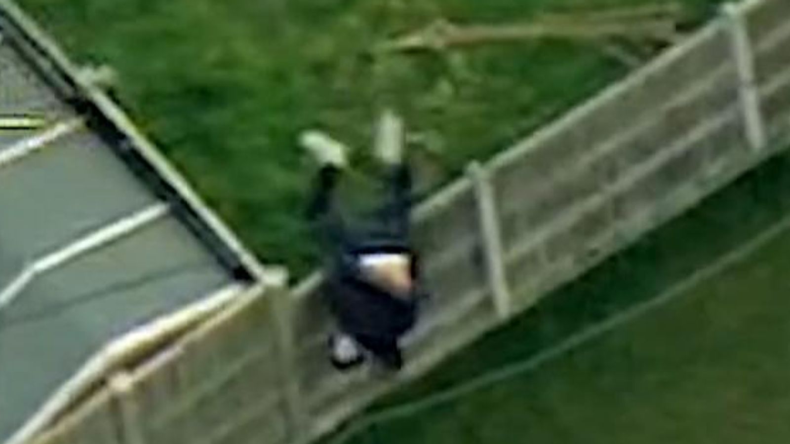 Nottinghamshire Motorcyclist Does Wheelies And Flips Over Fence In Wild Police Chase Uk News 8788