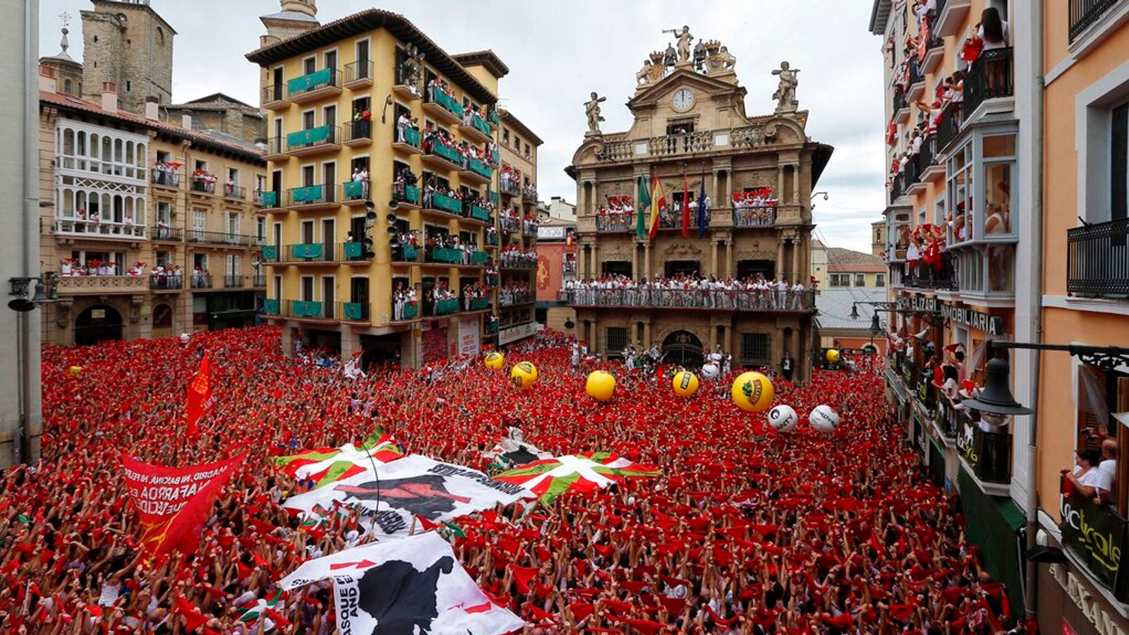 Several injured in Pamplona bull runs on annual festival's fourth day ...