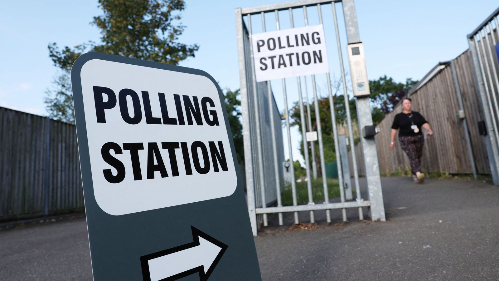 Местните избори в Кингсууд и Уелингбъро се затварят, тъй като лейбъристите се надяват да нанесат двойно поражение на Риши Сунак