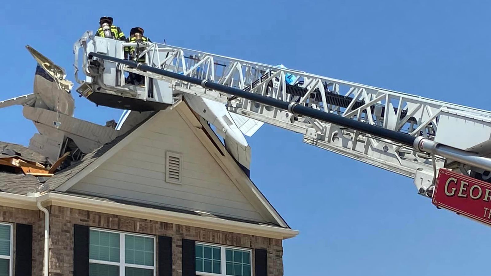 Plane crashes into roof of Texas home US News Sky News