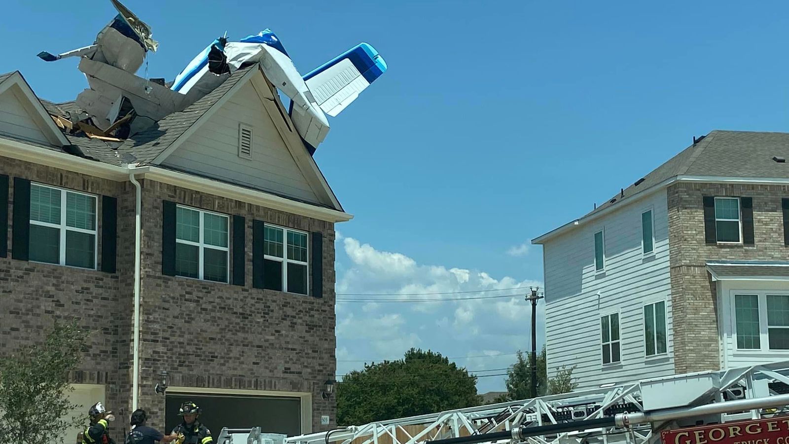 Plane crashes into roof of Texas home