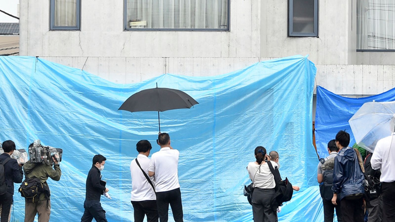 Woman and parents arrested after headless body found in bathtub at Japan 'love hotel'