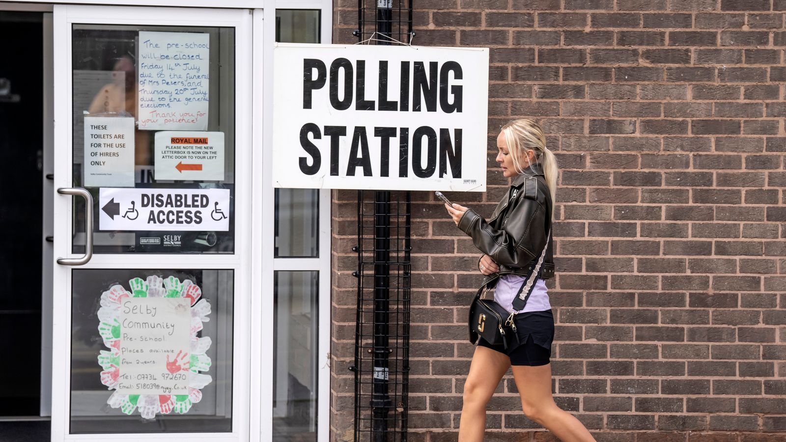 Изборите ще бъдат отворени за гласоподаватели в Англия и Уелс